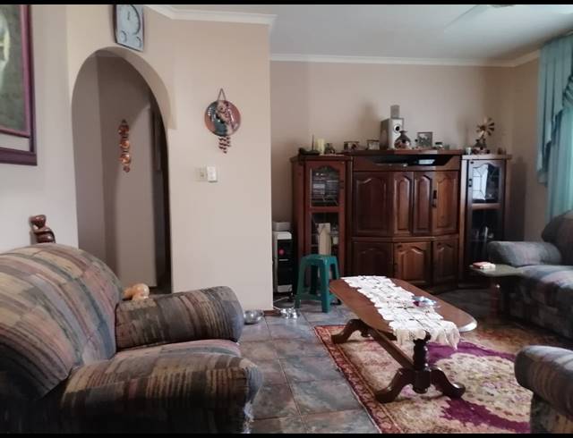 4 BEDROOM HOUSE FOR SALE IN GREENHILLS